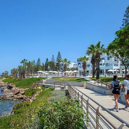 Nausicaa Beach Protarász